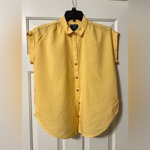 Women’s Abercrombie and Fitch button up blouse.SZ-S